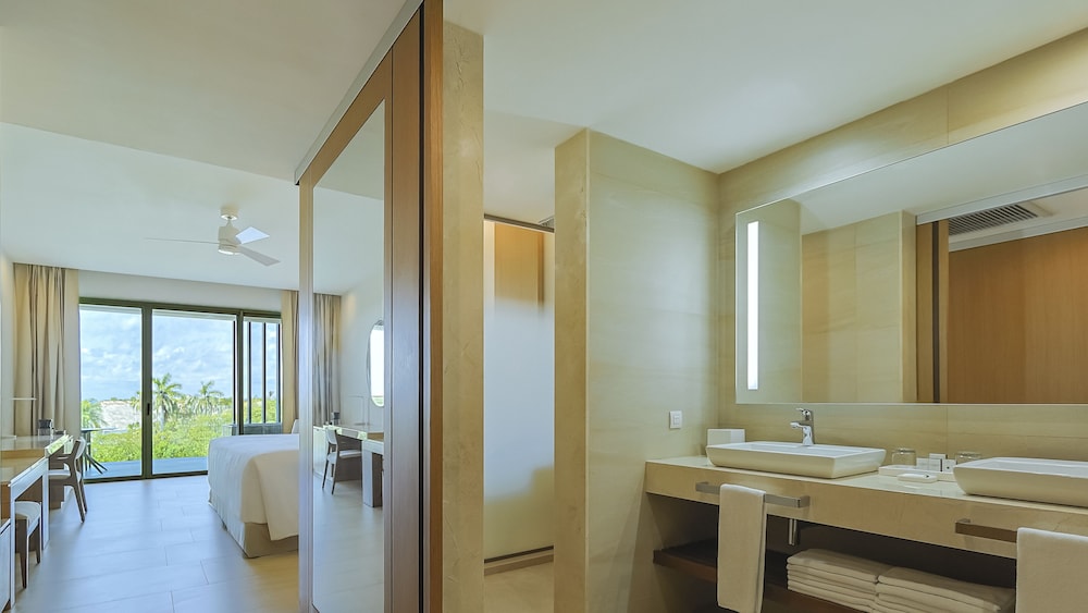 Junior Suite, King Bed, Barcelo Maya Riviera 6/7
