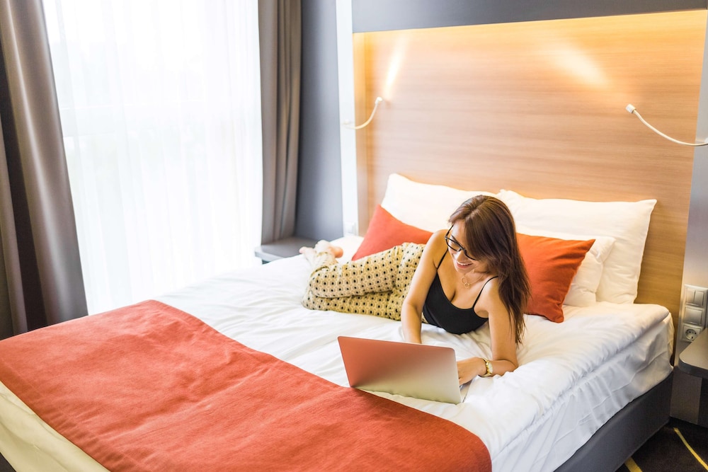 Best Western Plus Lakeside Hotel 40/58