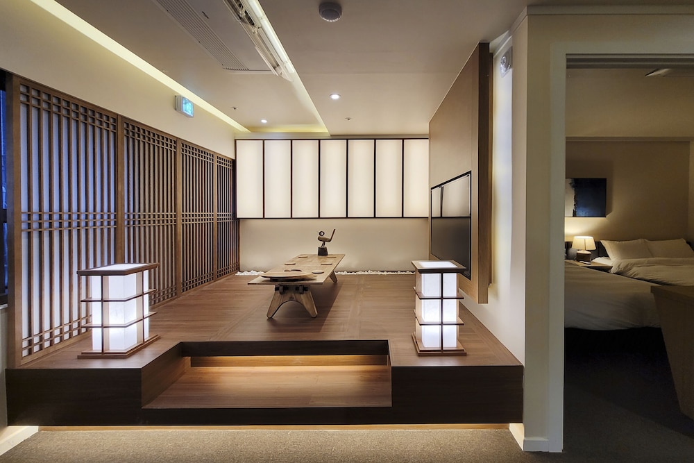 UH Suite The Jongno 3/44