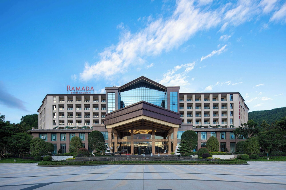 Ramada by Wyndham Guangyuan Zengjiashan Resort 2/20
