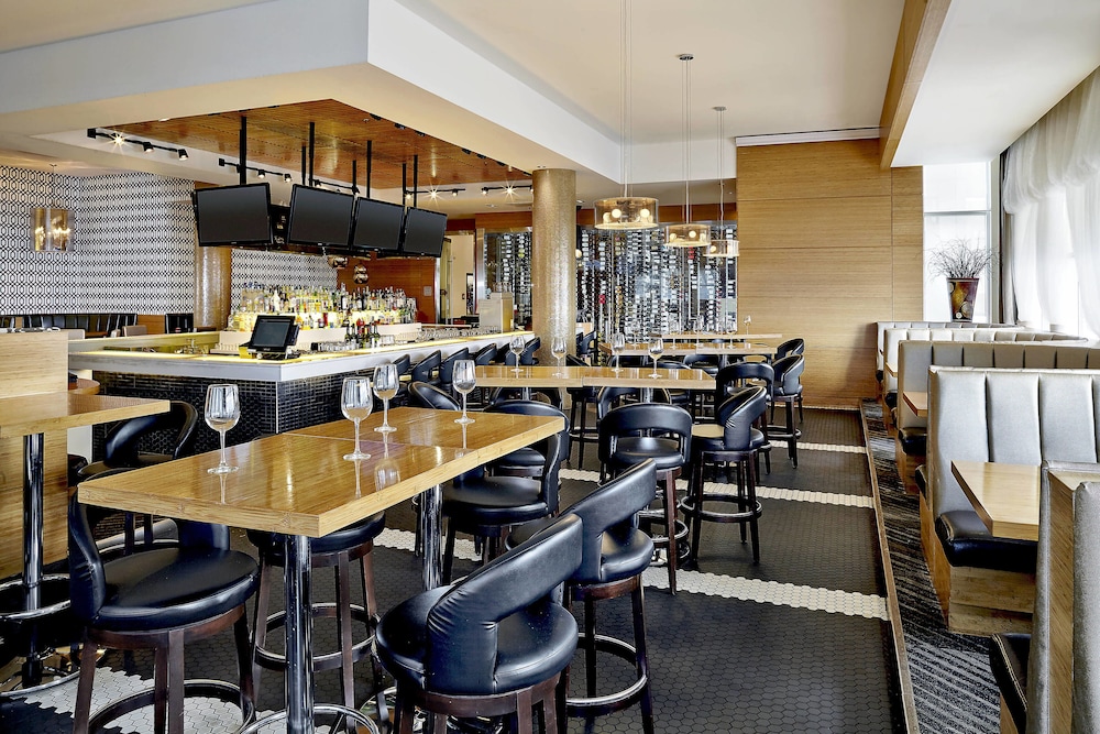 Four Points by Sheraton Calgary Airport 16/25