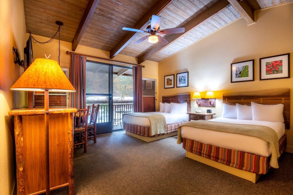 Yosemite Valley Lodge 7/32