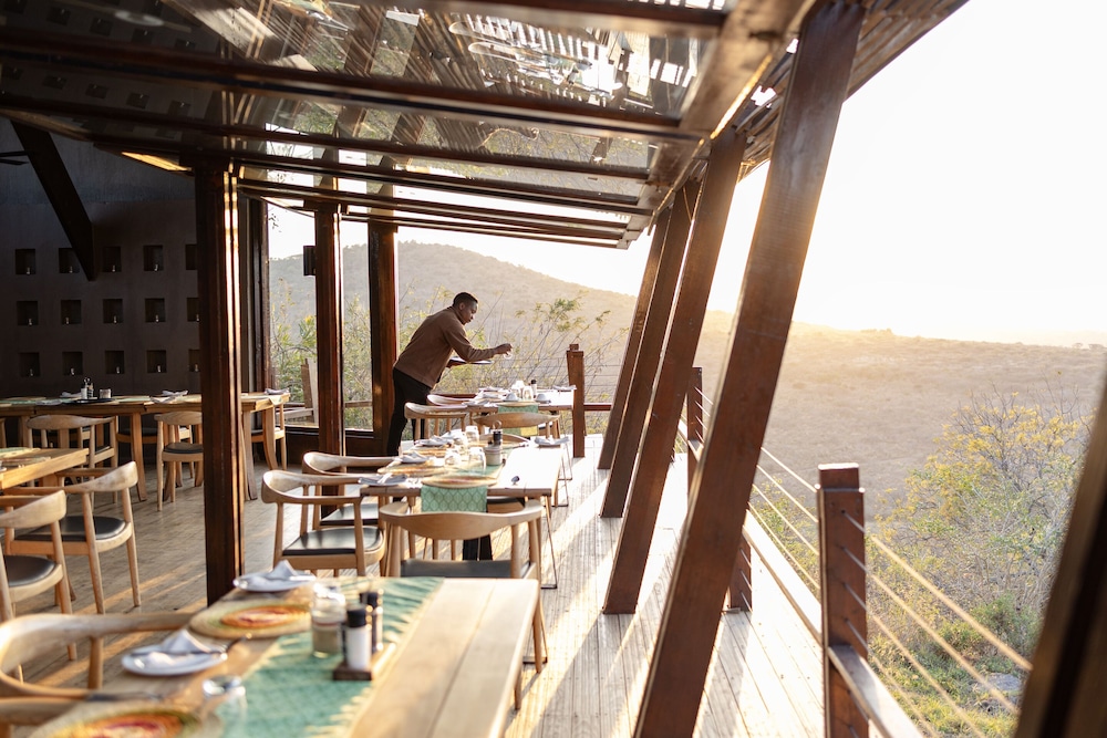 Rhino Ridge Safari Lodge 19/50