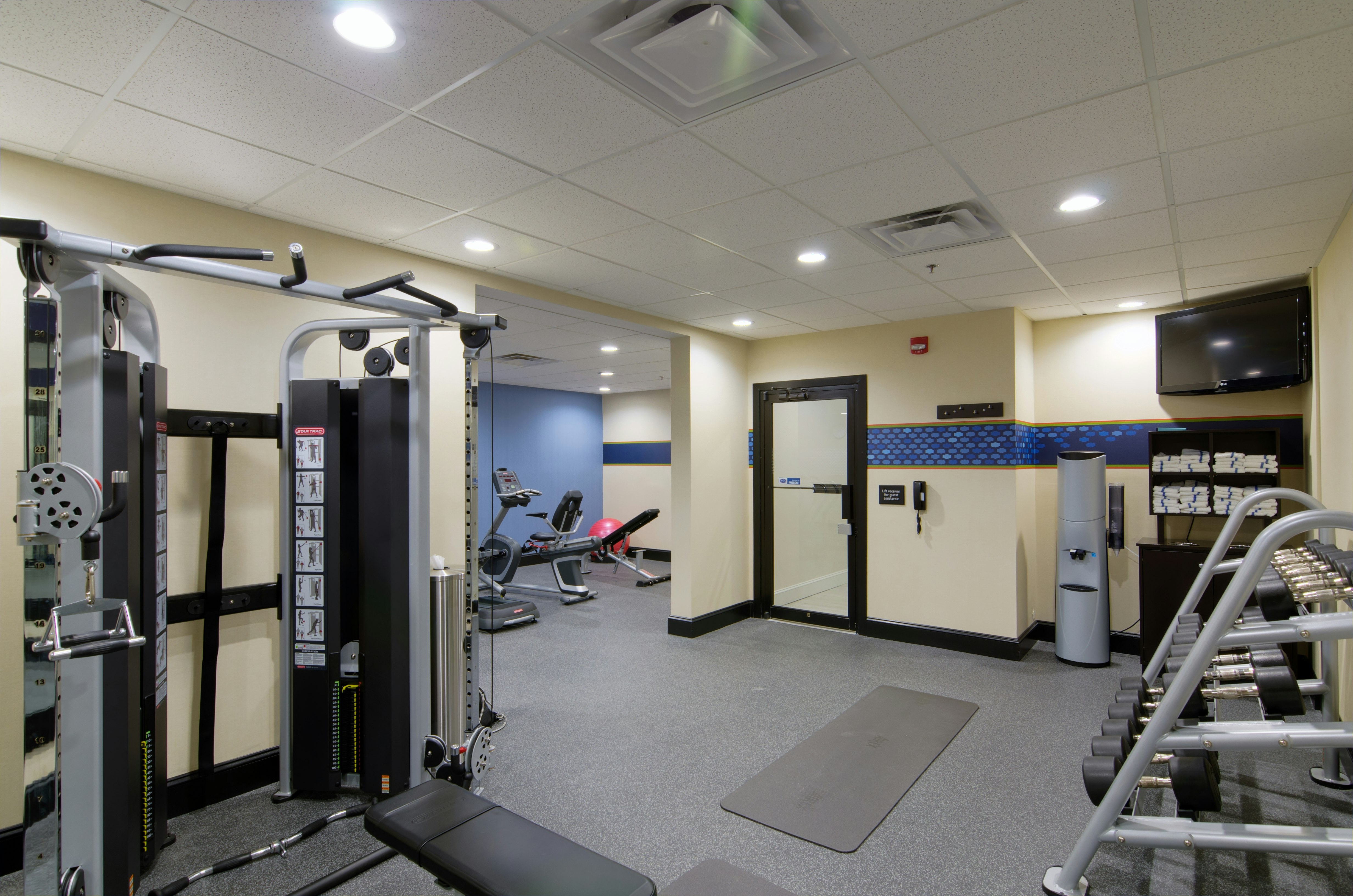 Hampton Inn Salem 33/59