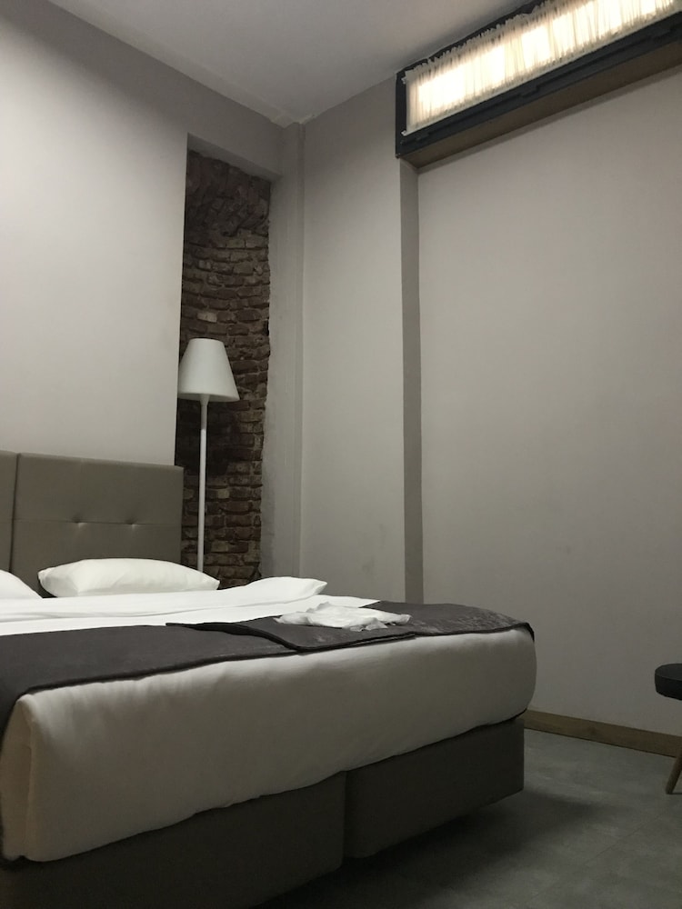 Jurnal Hotel 25/32
