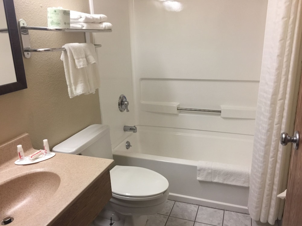 Super 8 by Wyndham Weston WV 14/20