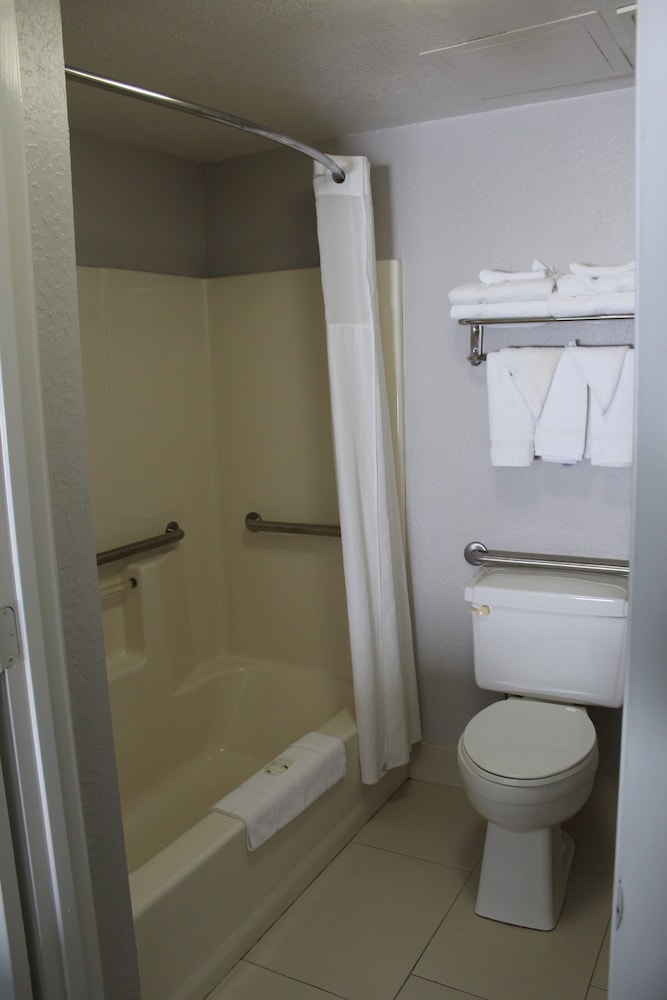 Quality Inn Crossville Near Cumberland Mountain State Park 23/47