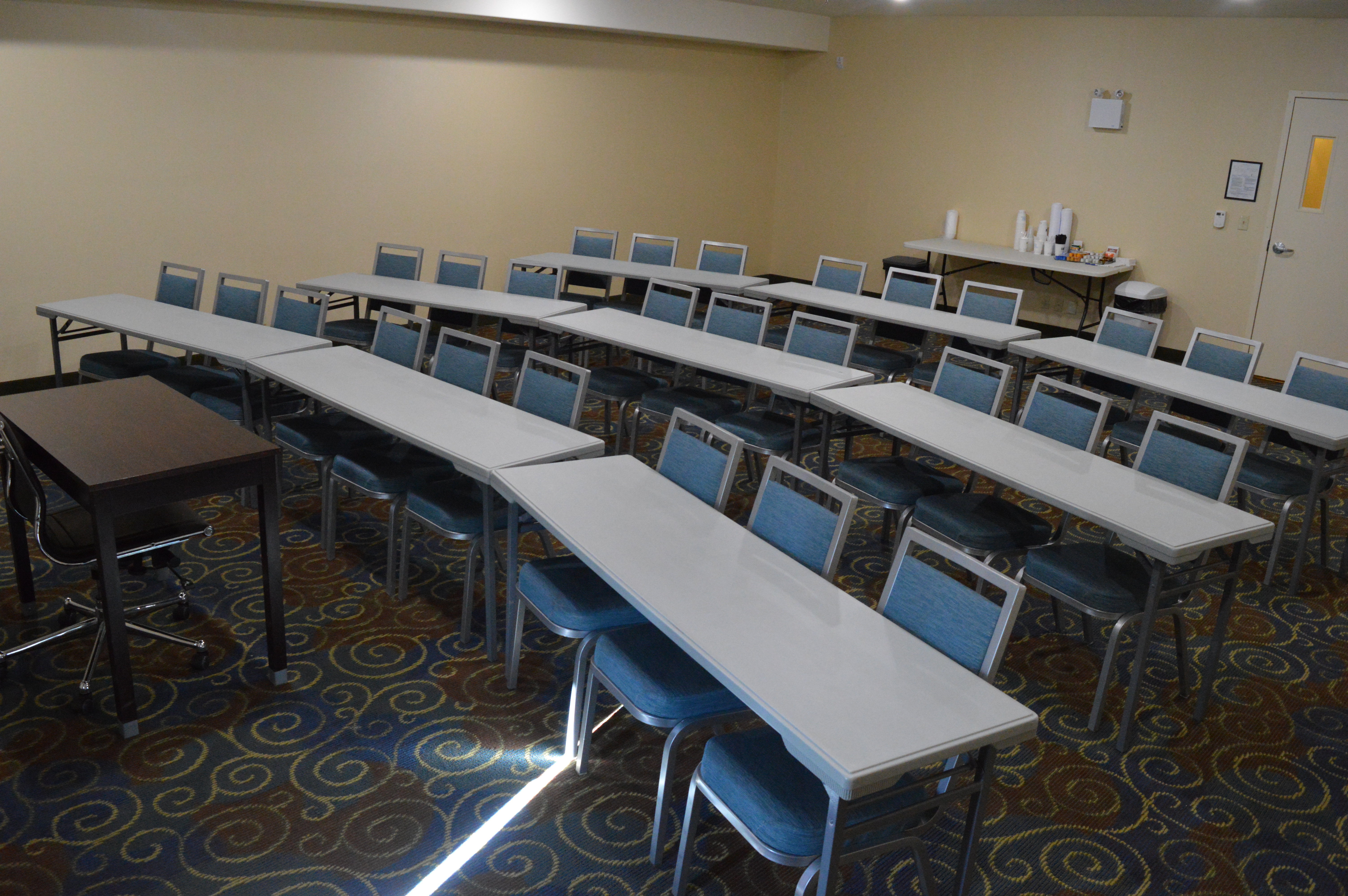 HOLIDAY INN EXPRESS YORKTON EAST 35/39