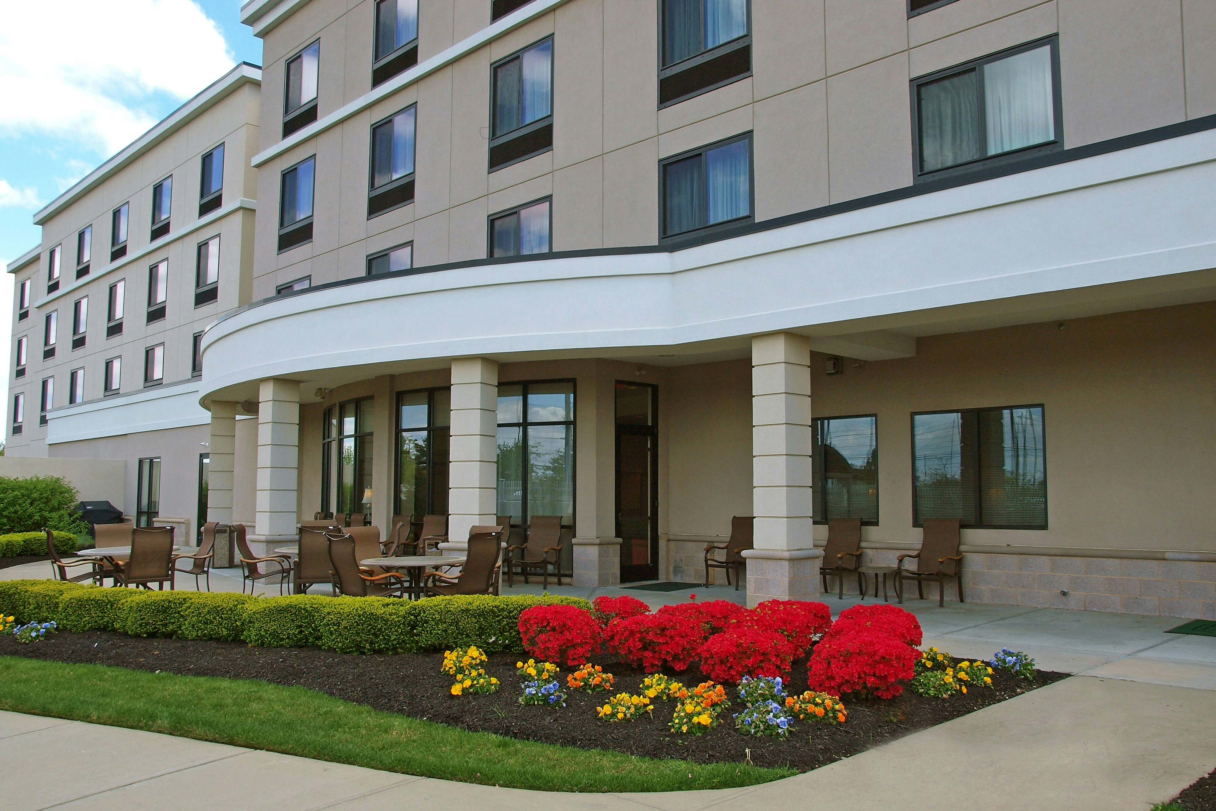 Courtyard By Marriott Republic Aprt Long Island Farmingdale 69/71
