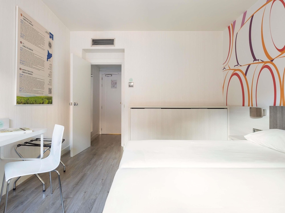 Ibis Styles Madrid Prado 9/50