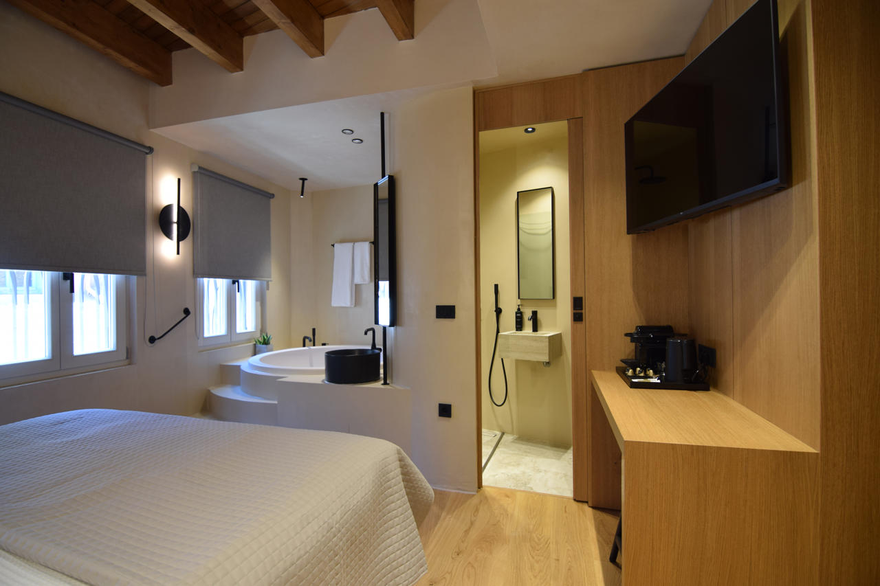 Consolato Boutique Suites 42/94