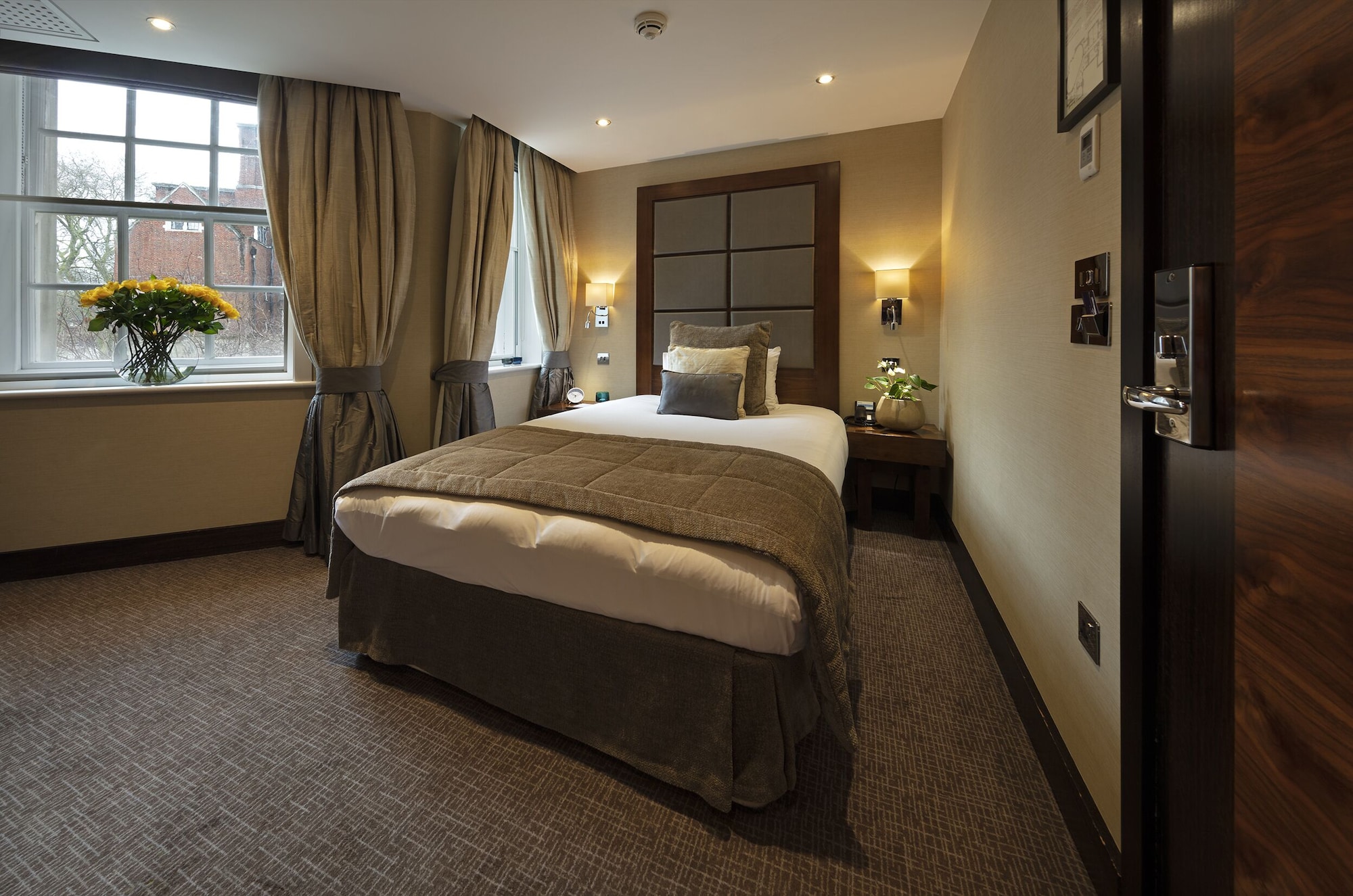 Room at Wellington Hotel by Blue Orchid, LONDON