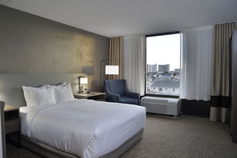 ROOM, QUEEN BED, ACCESSIBLE