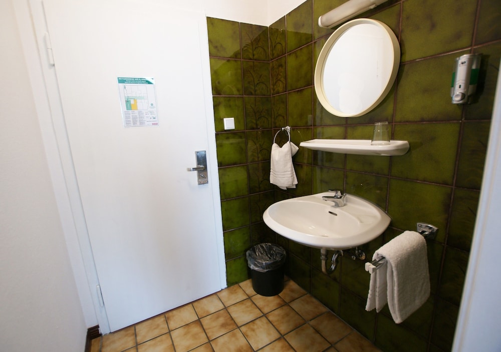 Bahn Hotel Dusseldorf 15/41
