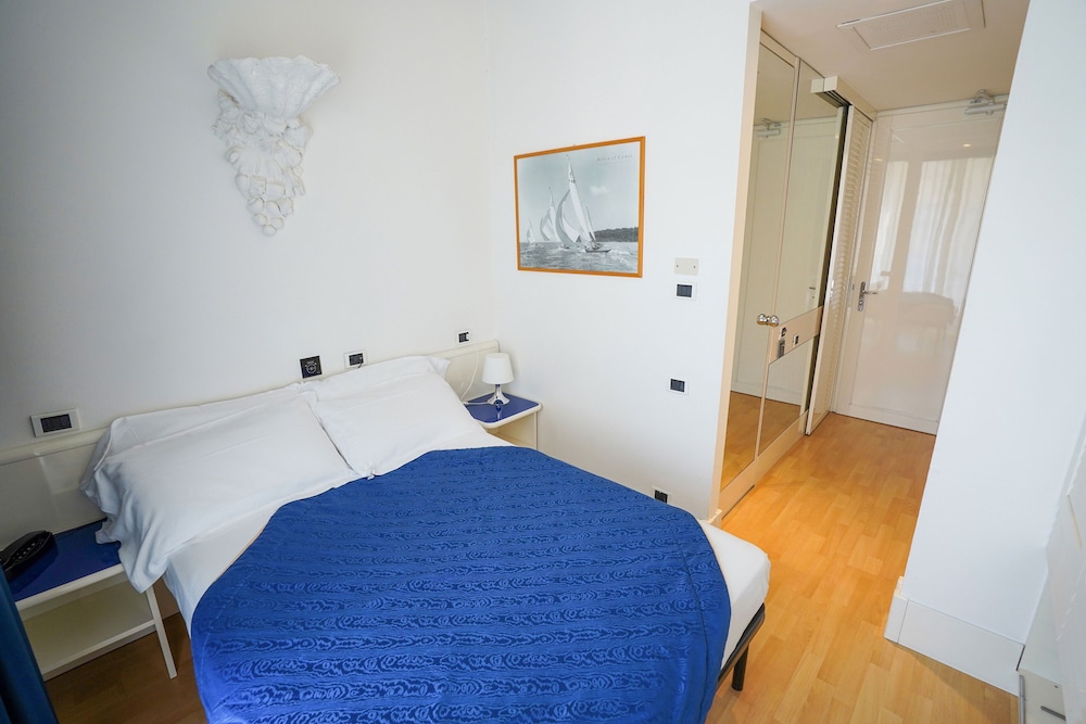 ROOM, TRIPLE