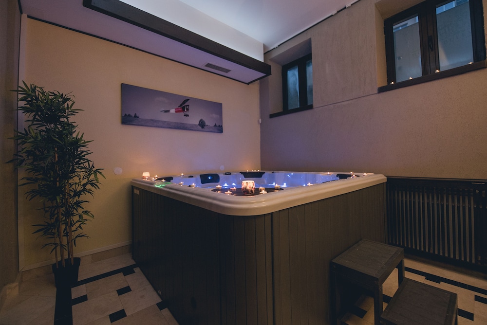 HOTEL BULEVARD PREDEAL 49/56