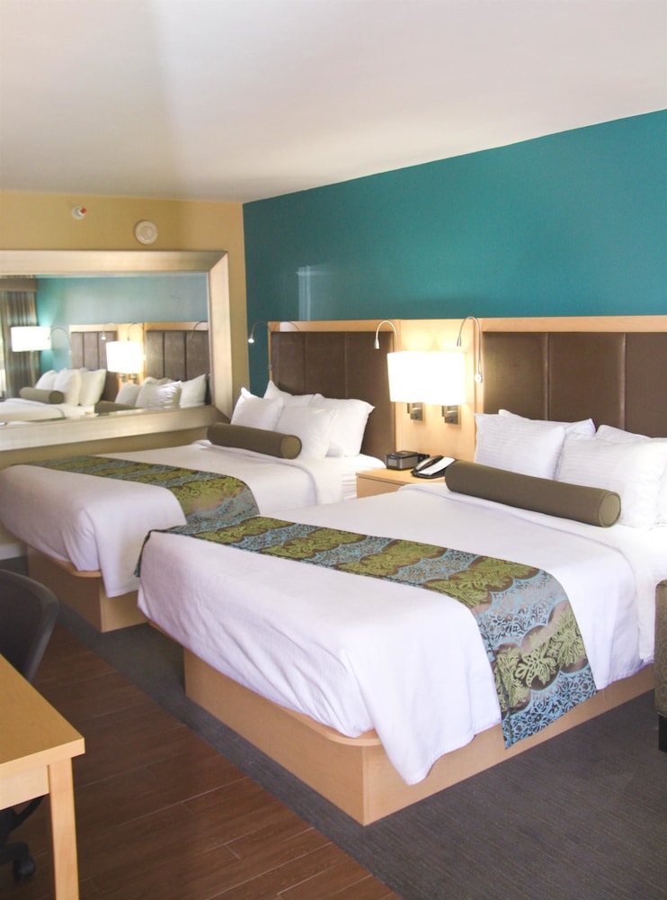 Best Western Plus South Coast Inn 26/72