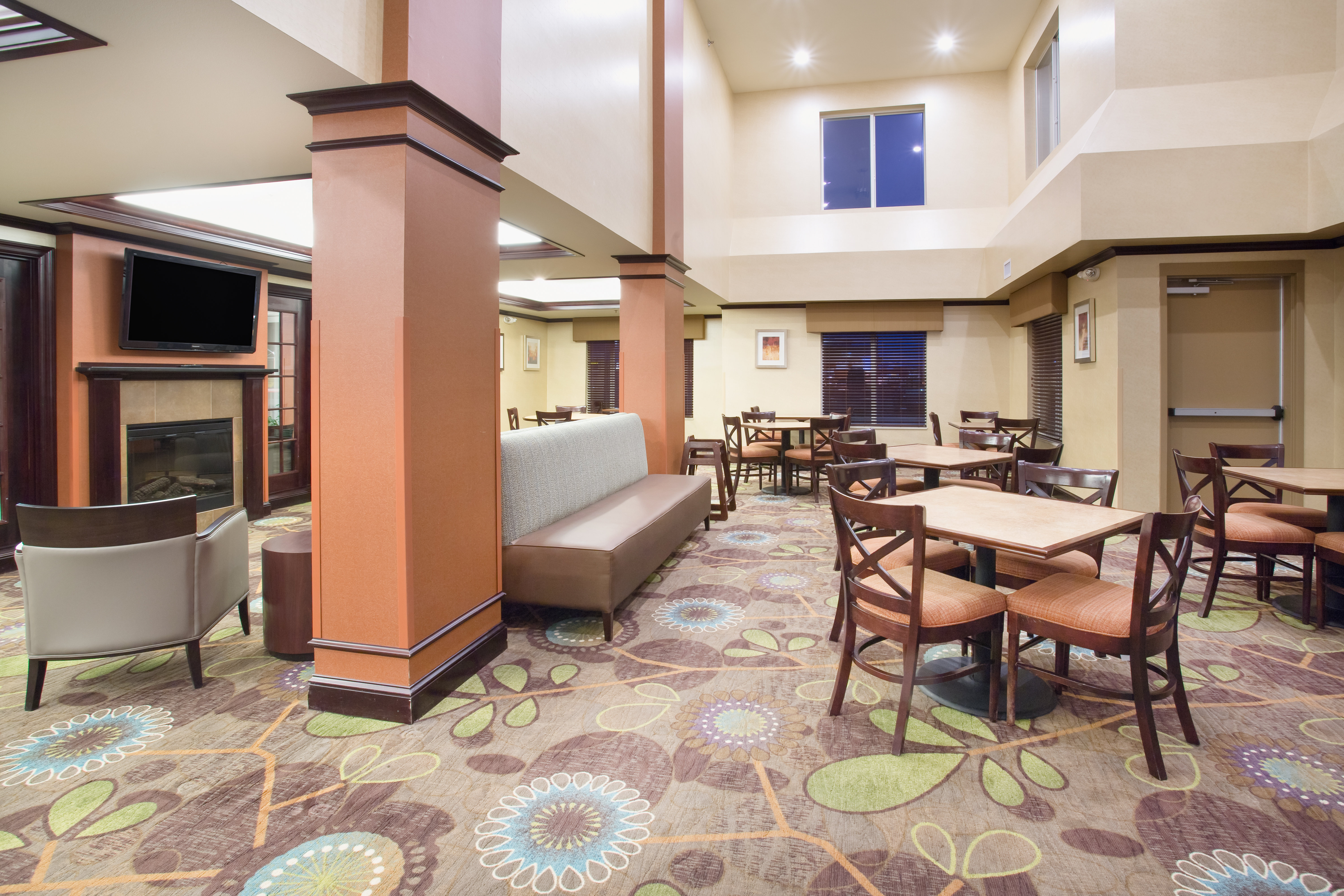 Holiday Inn Express and Suites Minot 35/50