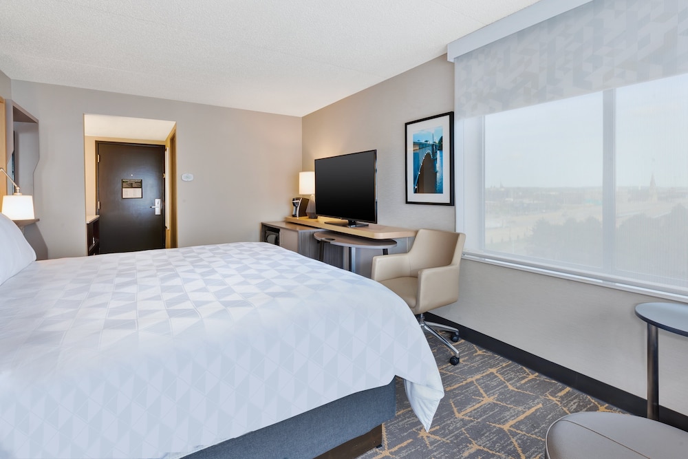 STANDARD, KING BED, CITY VIEW