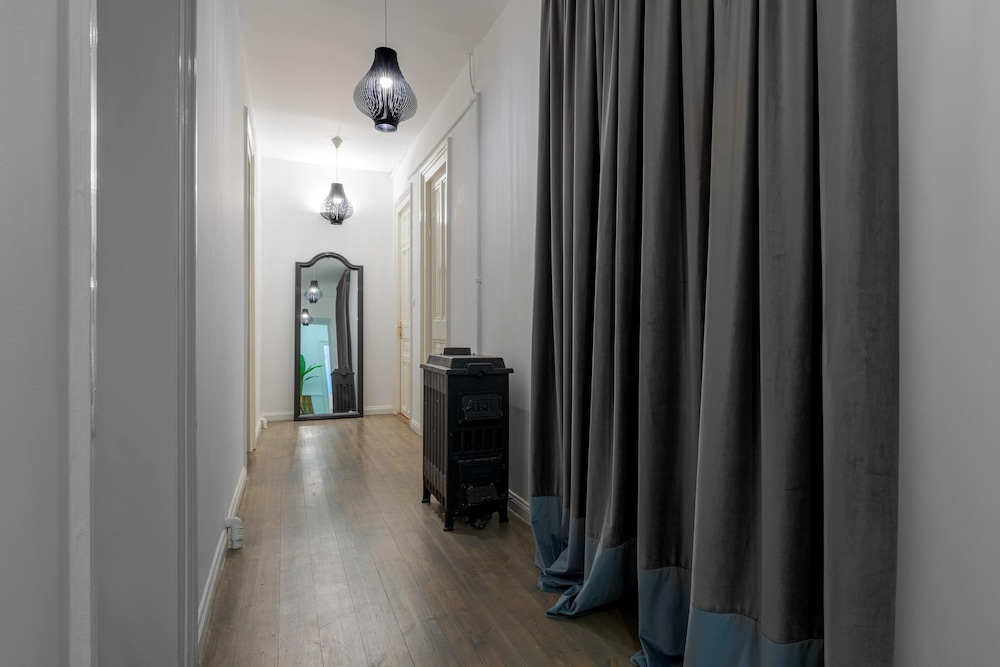2Mazi Suites 27/47