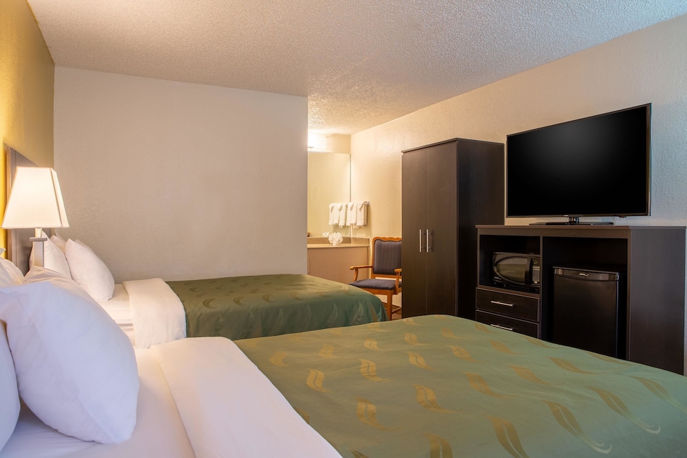 QUALITY INN AT ARLINGTON HIGHLANDS 21/44