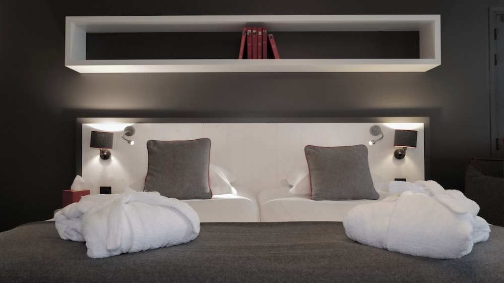 COMFORT, TRIPLE, 1 DOUBLE AND 1 SINGLE BED