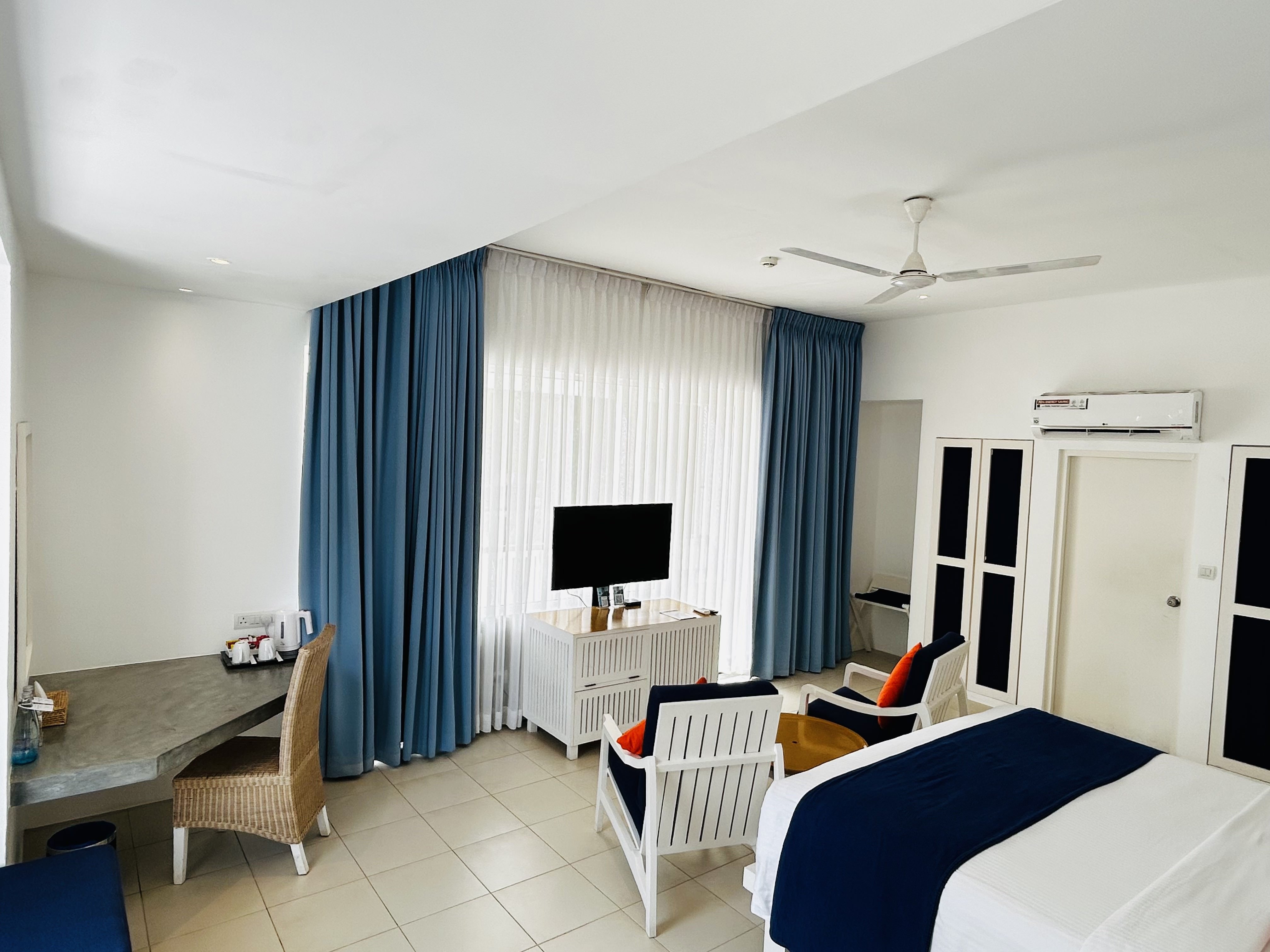 Beach, Chalet, King Bed, Trinco Blu by Cinnamon 7/10