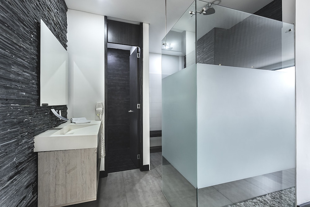 HOTEL 47 MEDELLIN STREET 30/59