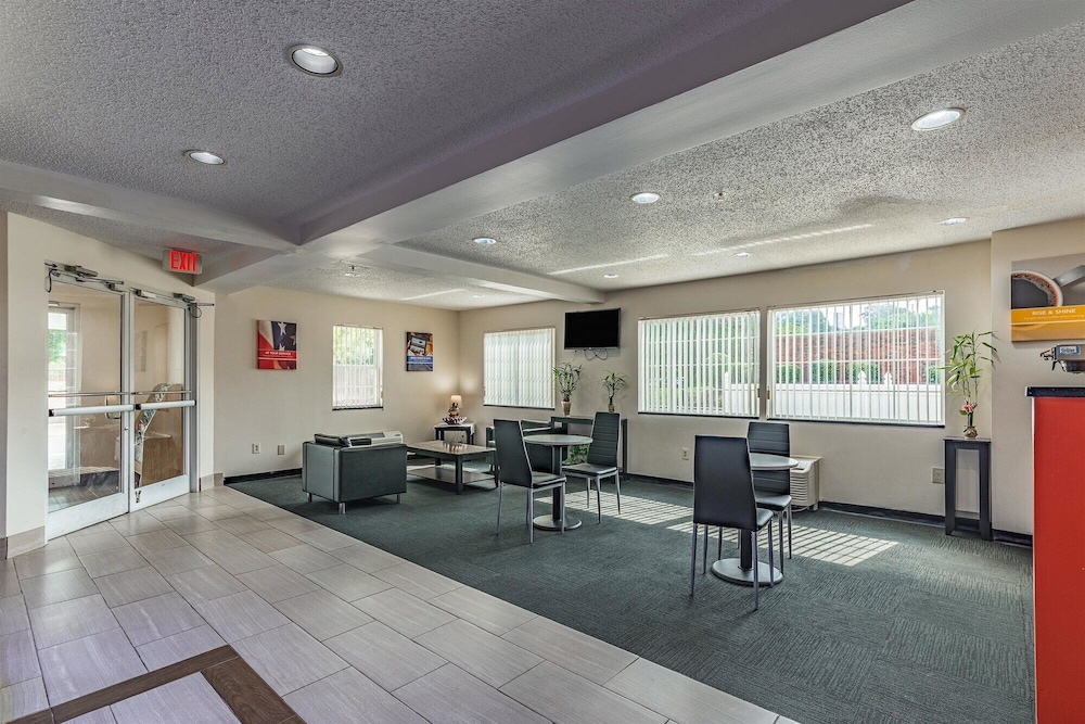 Motel6 Charlotte, NC - University 11/45