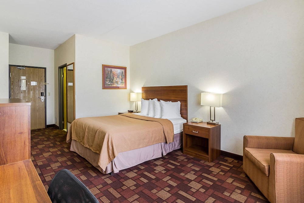 Econo Lodge Luverne I-90 9/27