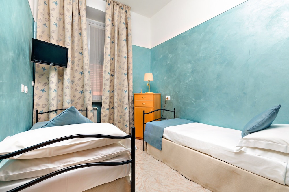 Hotel Monte Rosa 6/30