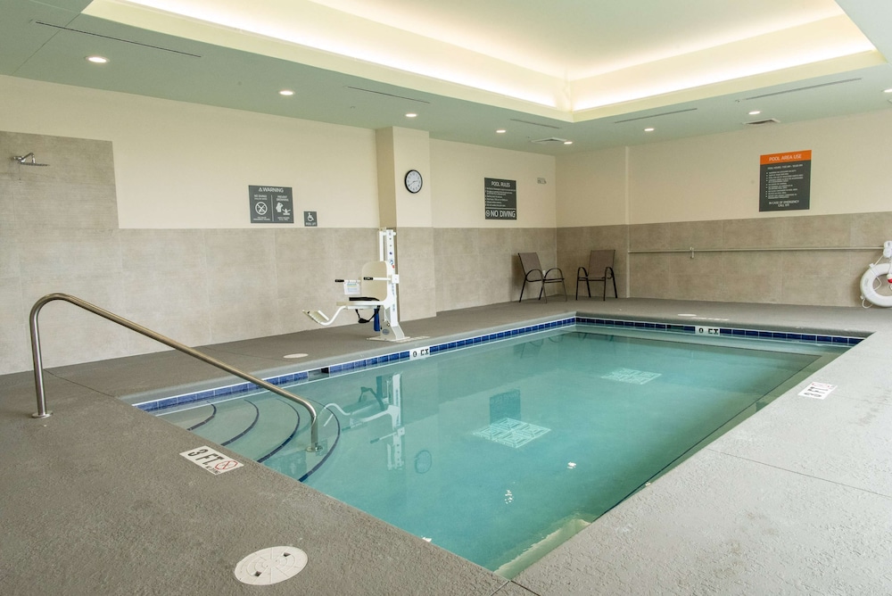 La Quinta Inn & Suite by Wyndham Lake City 17/29