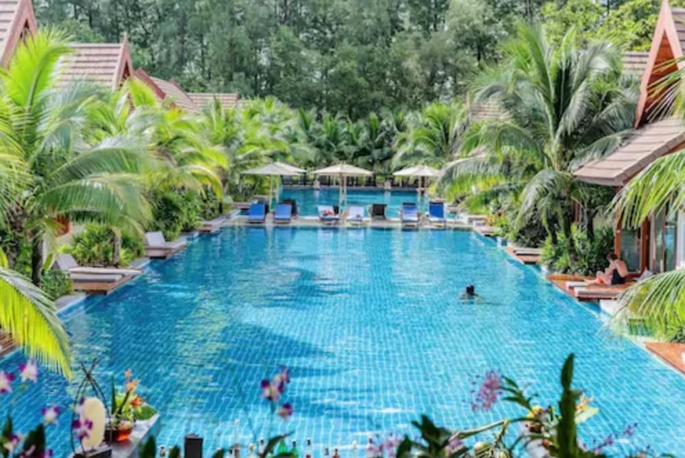 L Esprit de Naiyang Beach Resort 40/50