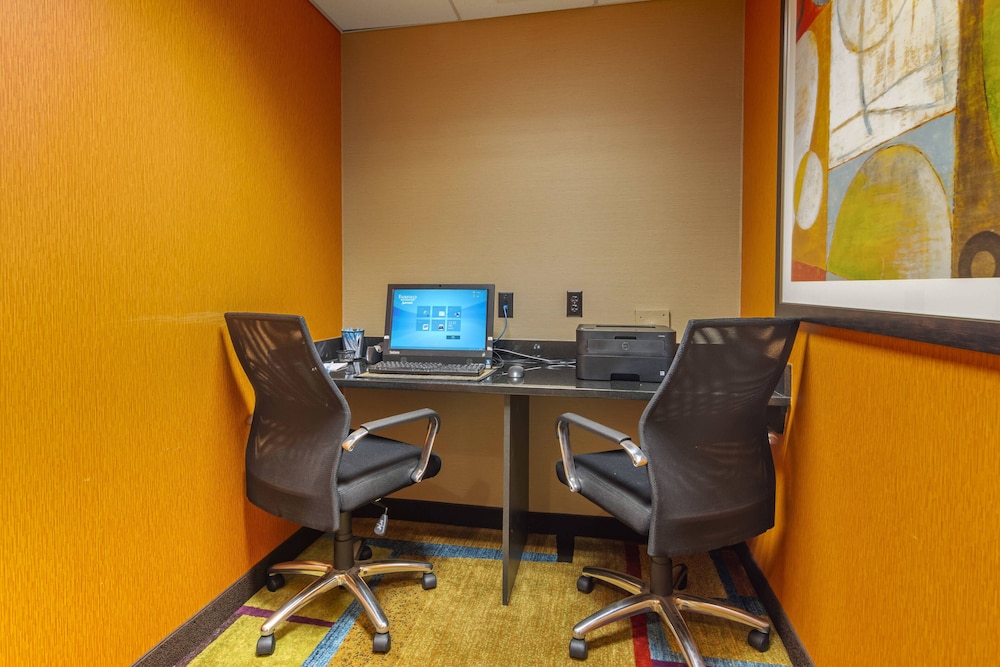 Fairfield Inn Suites Hooksett 41/50
