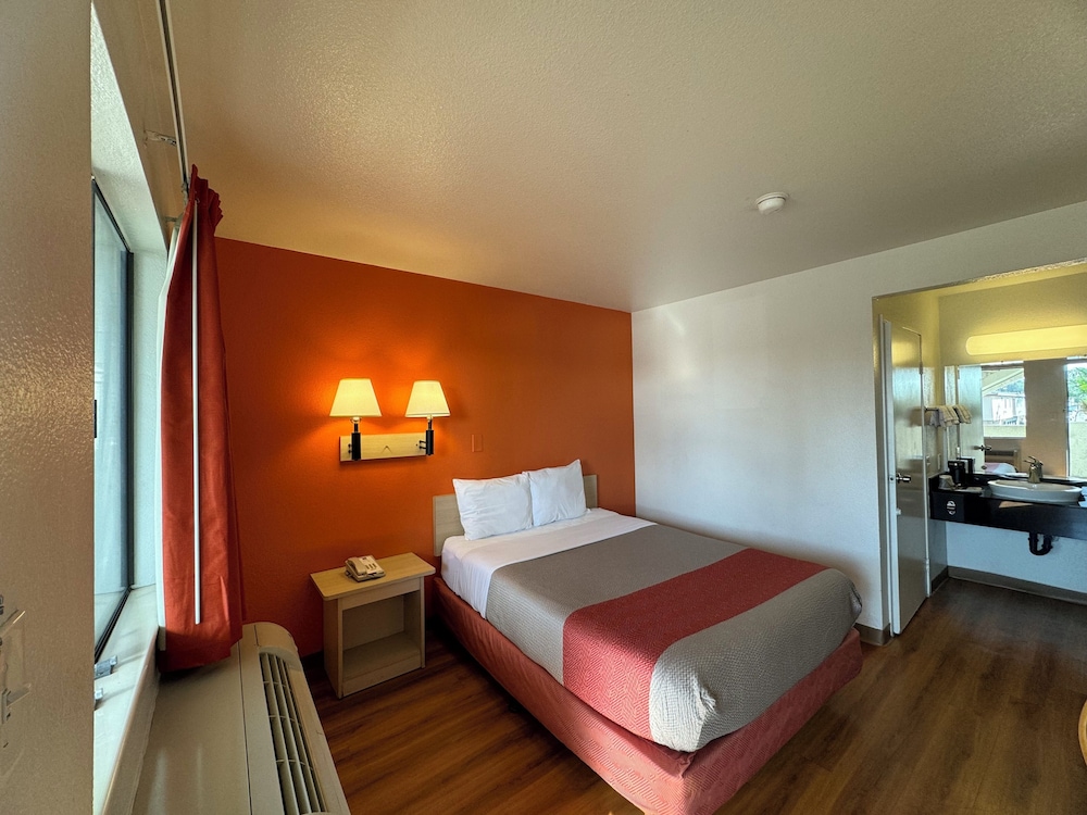 Motel6 Bellflower, CA - Los Angeles 37/65