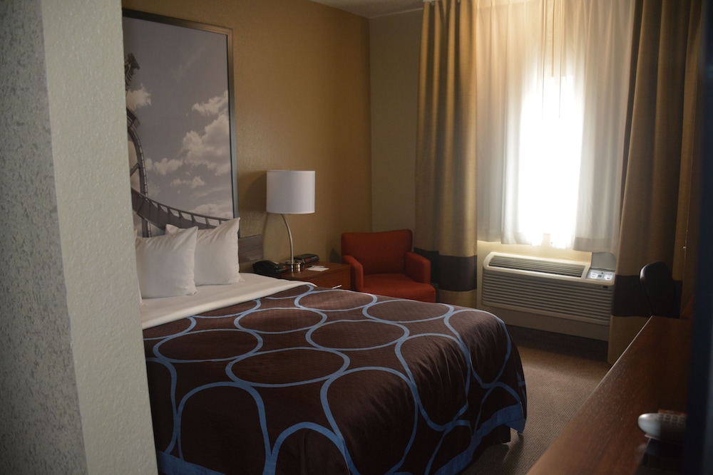 Super 8 by Wyndham Altoona 10/35