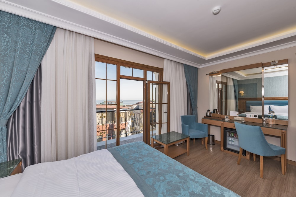 Magnaura House Hotel 17/53