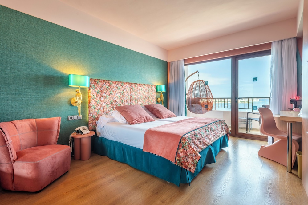 غرفة سوبيريور ثلاثية بإطلالة على البحر، NYX Hotel Ibiza - Adults Only 3/8