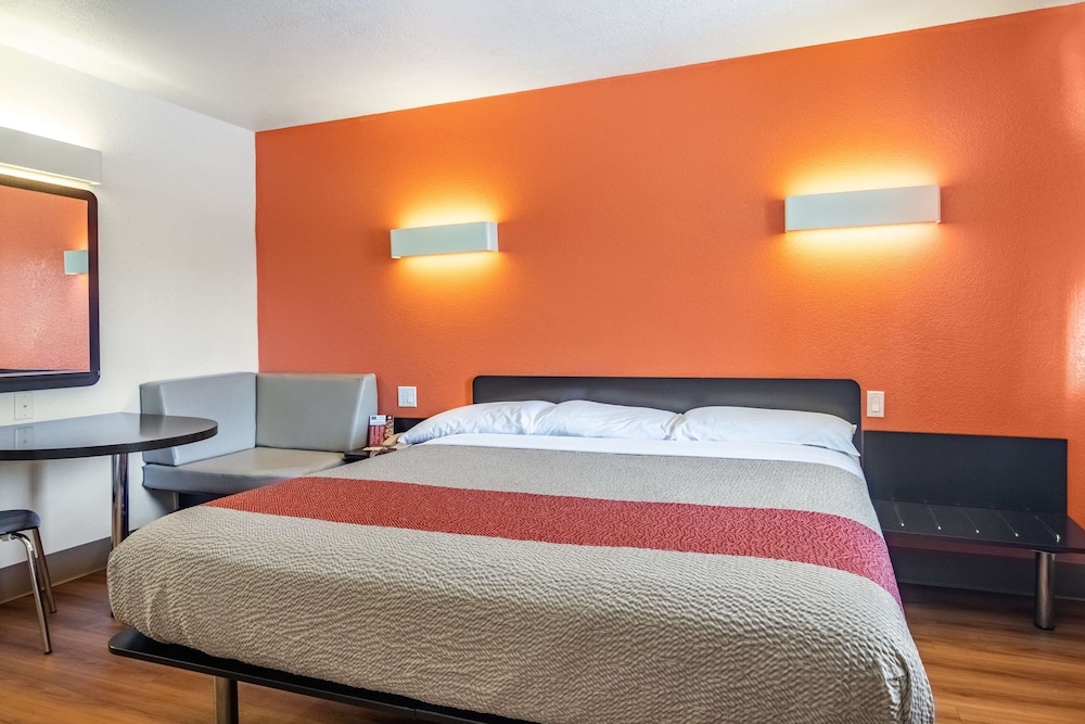Motel6 Youngstown, OH 23/31