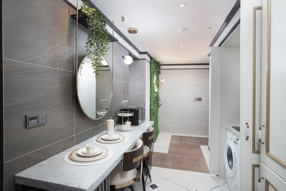 Utop Boutique Hotel and Residence 45/50