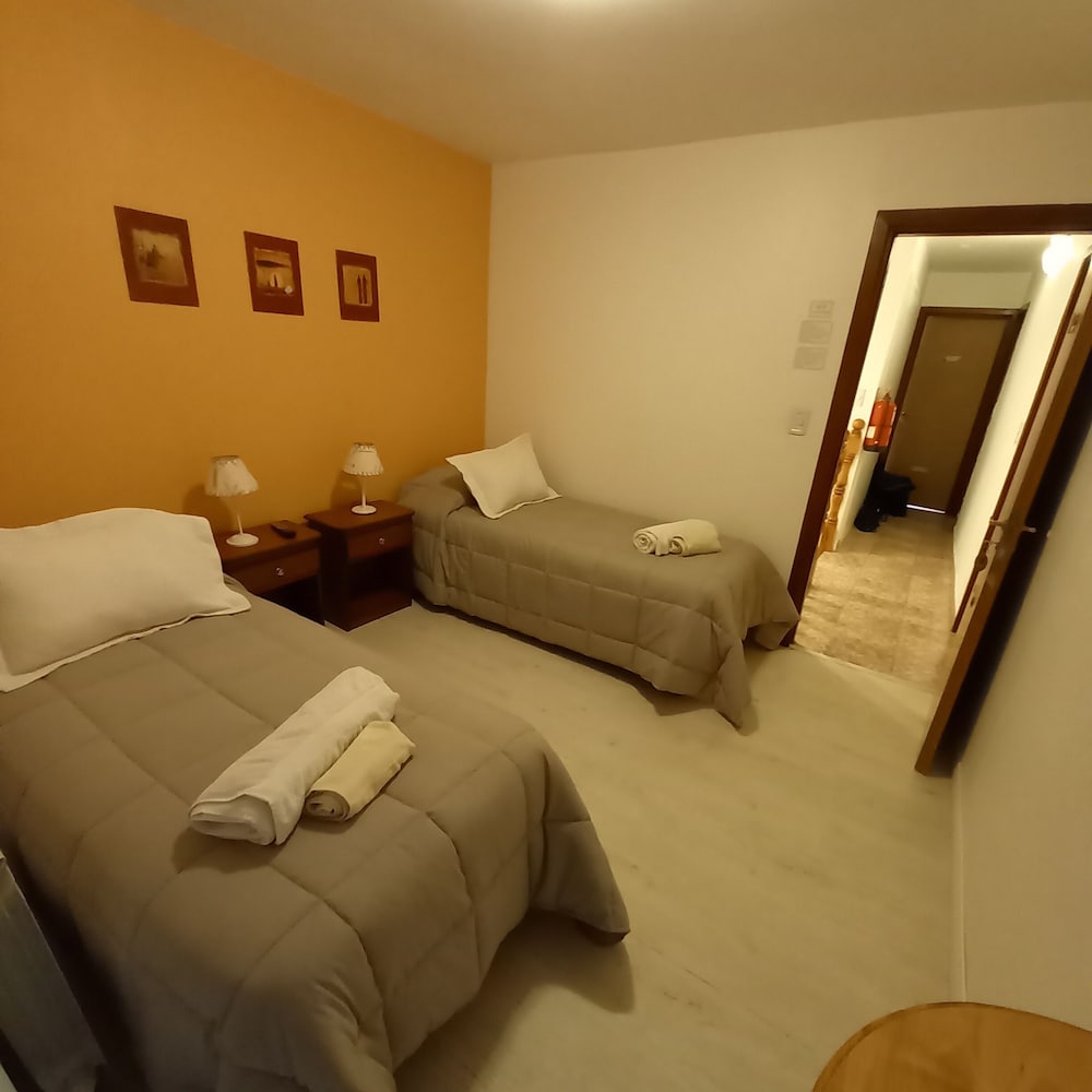ROOM, DOUBLE BED