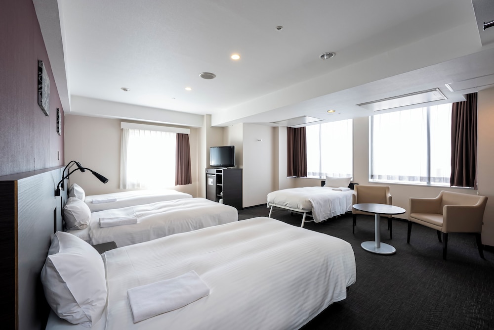 ROOM, QUADRUPLE