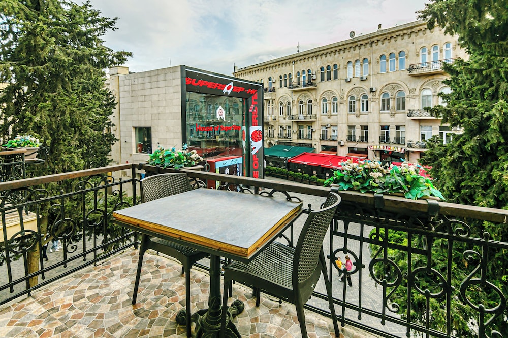 Bristol Hotel Baku 26/51