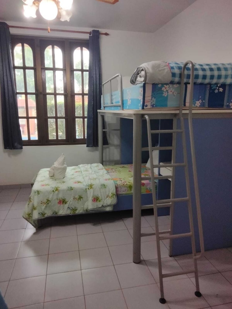 Changthai Comfort Guest House 12/40