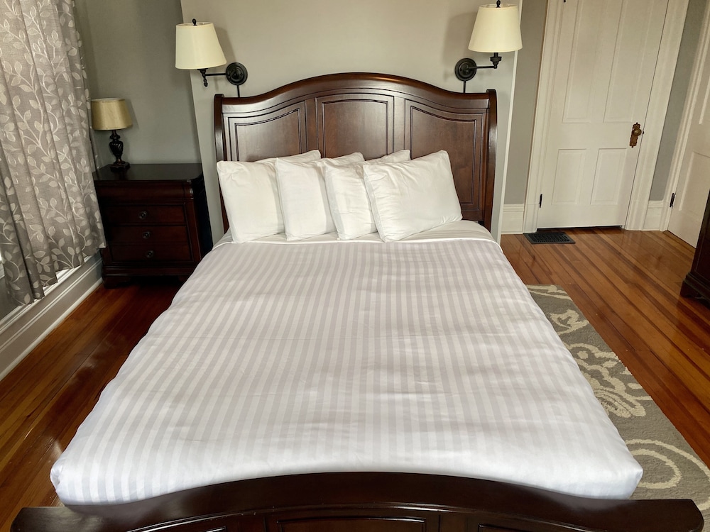 Captain Wohlt Inn Bed Breakfast 14/76