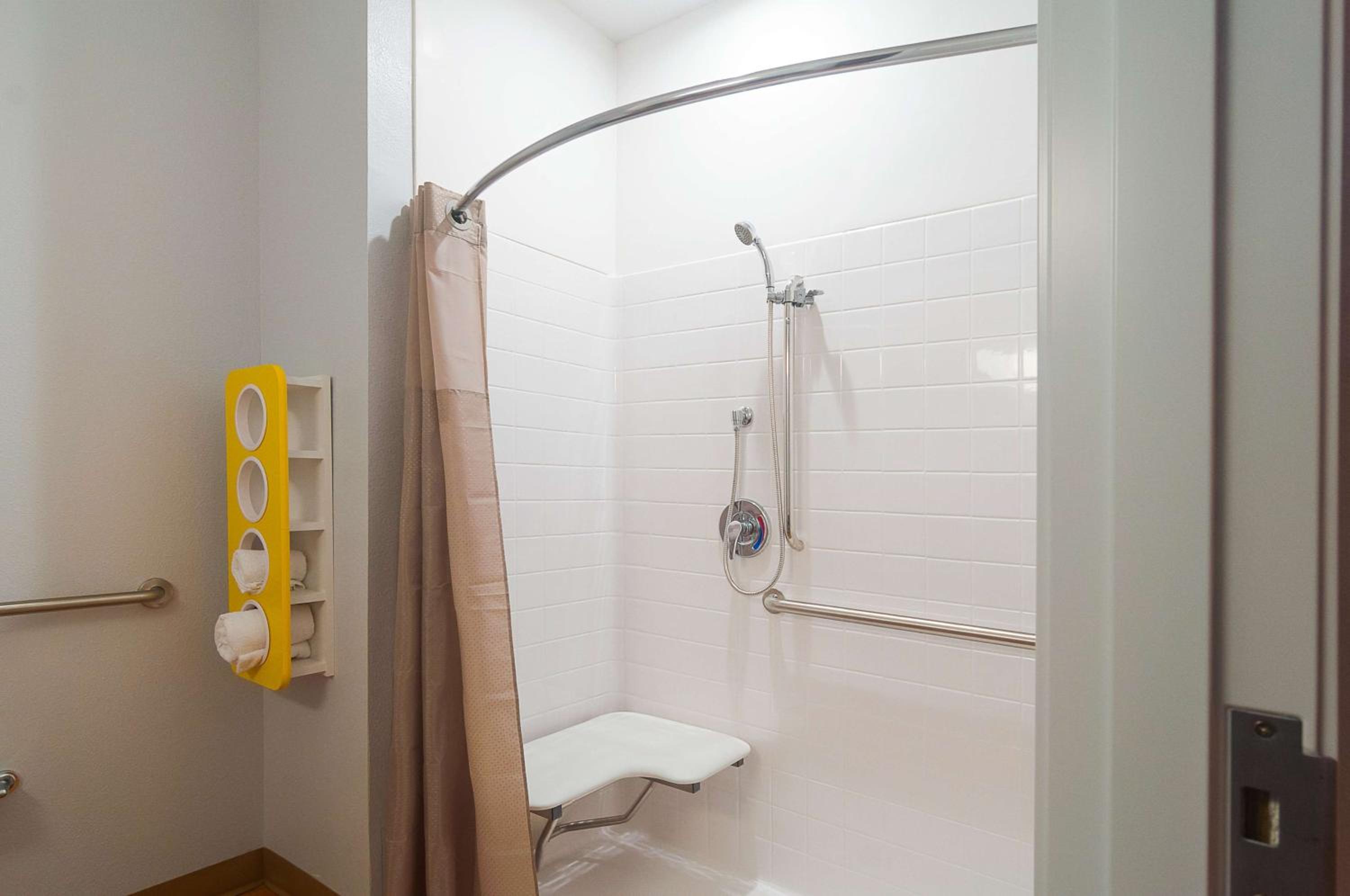 غرفة بسريرين كوين لذوي الإعاقة، Motel6 Midland Tx 7/8