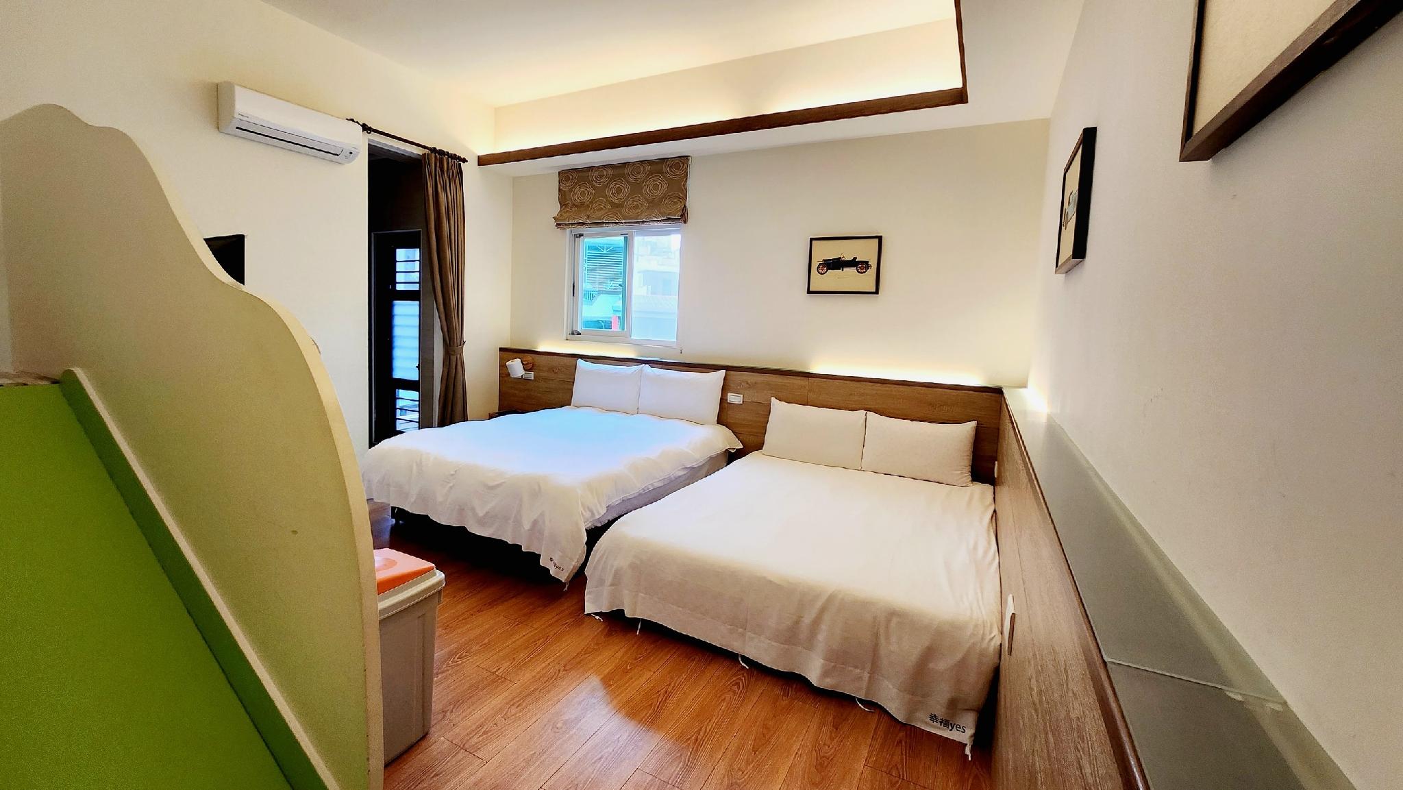 Specialty, 2 Double Beds