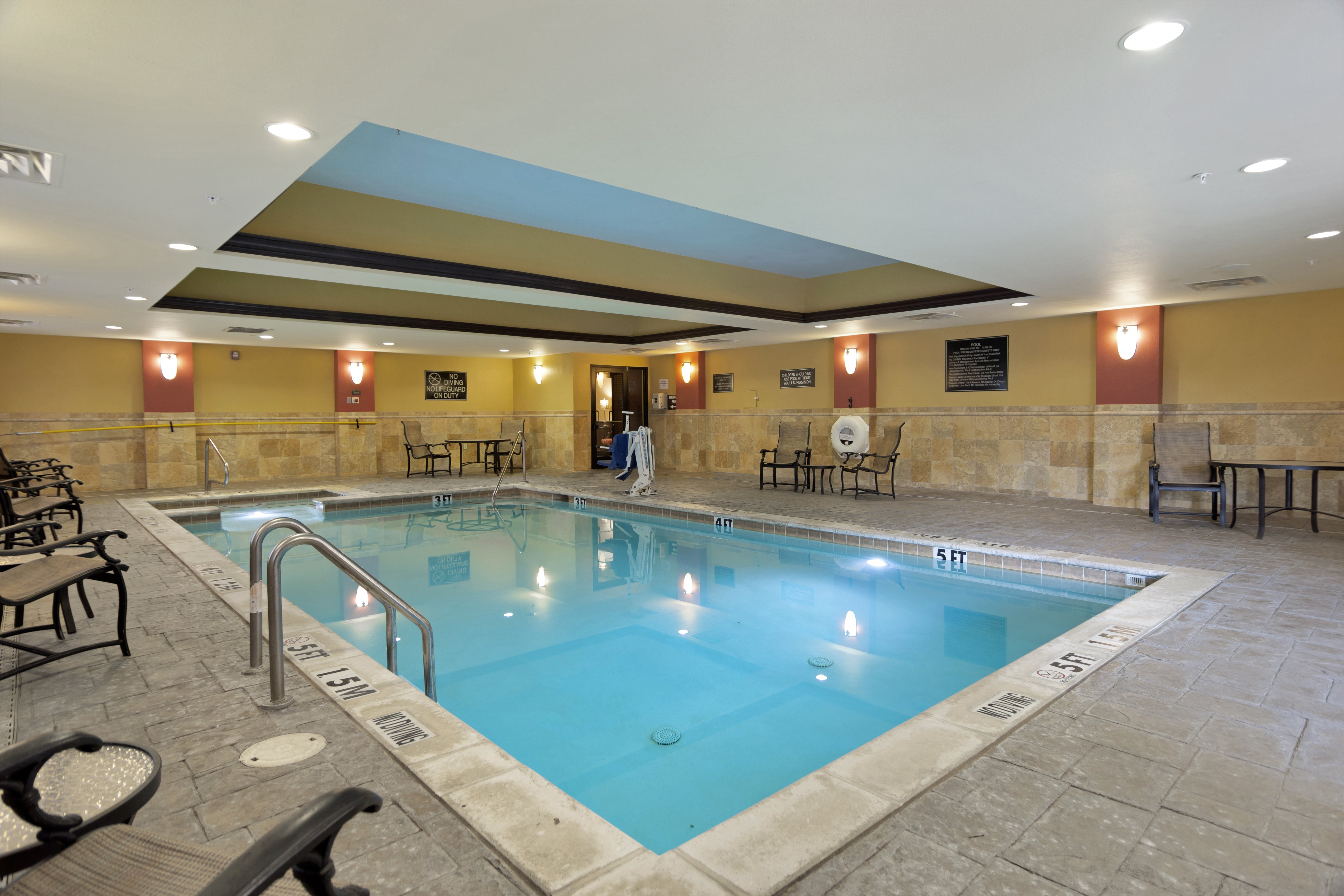 Holiday Inn Express Hotel And Suites Dfw West Hurst 42/74