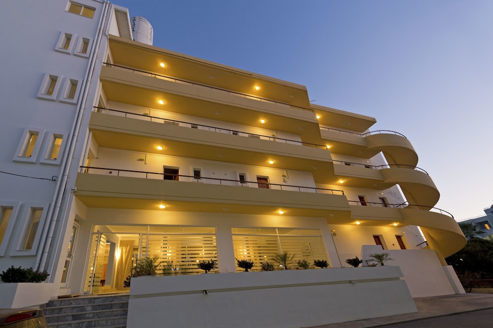 Trianta Hotel Apartments photo1