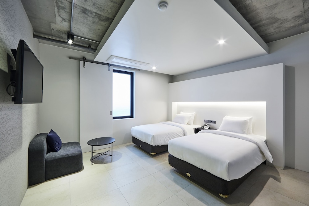 Hotel Intro 7/30